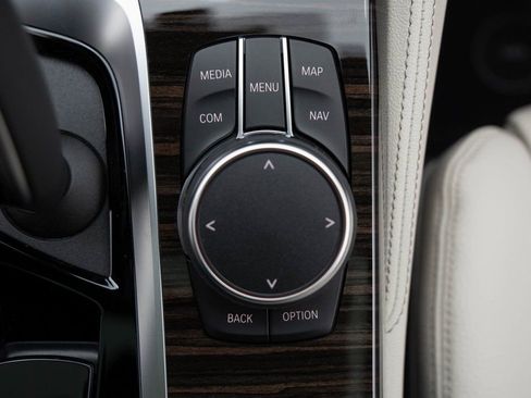 Used 2023 BMW 540i xDrive w/ M Sport Package image 28