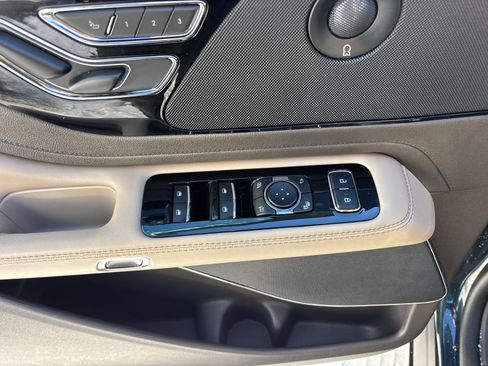 Certified 2023 Lincoln Aviator Reserve w/ Equipment Group 201A image 13