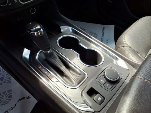 Used 2020 Chevrolet Traverse Premier w/ Redline Edition FWD image 27