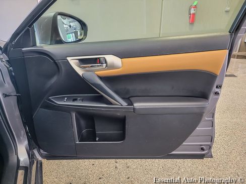 Used 2016 Lexus CT 200h w/ Navigation Package FWD image 23