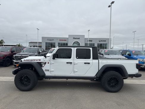 Used 2024 Jeep Gladiator Mojave w/ Convenience Group AWD/4WD image 5
