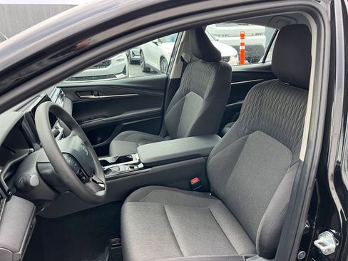 Used 2025 Toyota Camry LE image 35