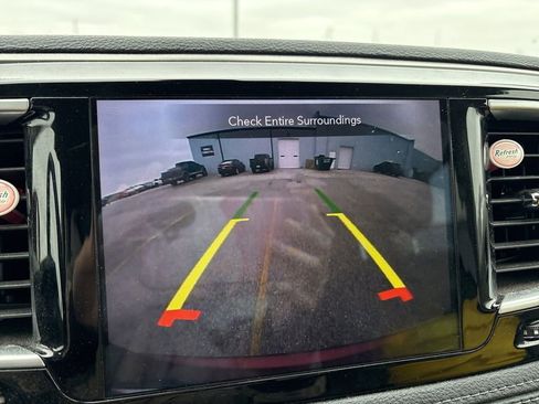 Used 2018 Chrysler Pacifica Limited image 38