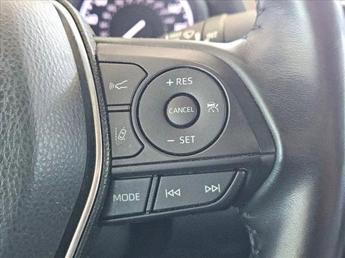 Used 2020 Toyota Camry SE image 8