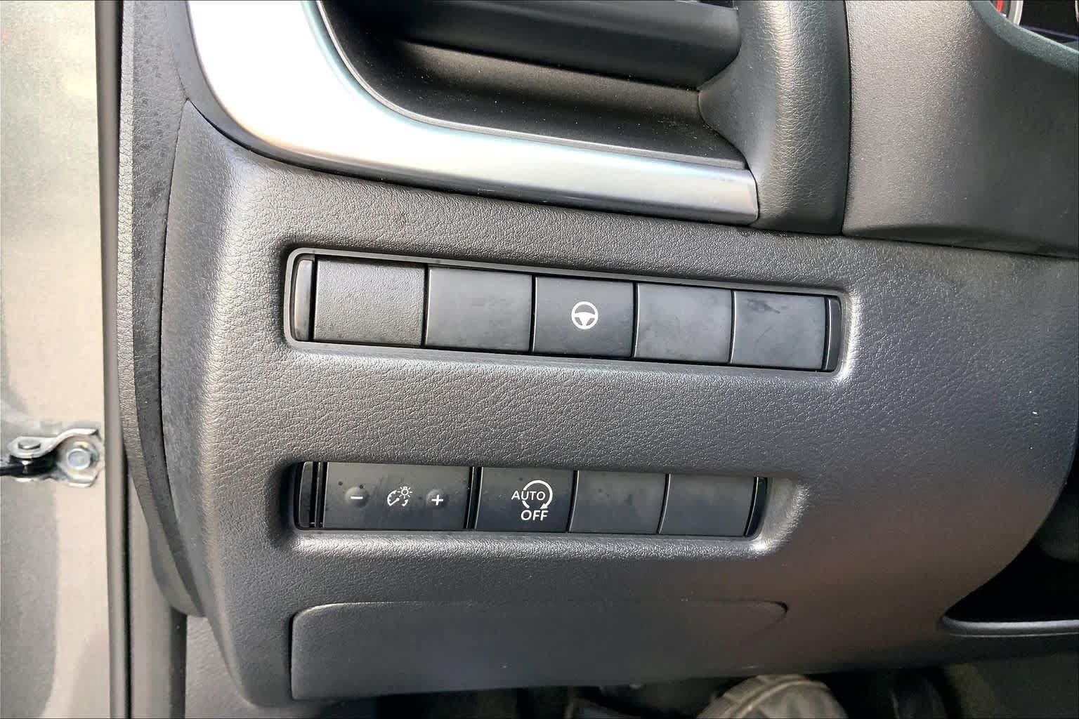 Used 2023 Nissan Rogue SV FWD image 33