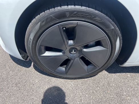 Used 2023 Tesla Model 3 Standard Range RWD image 9
