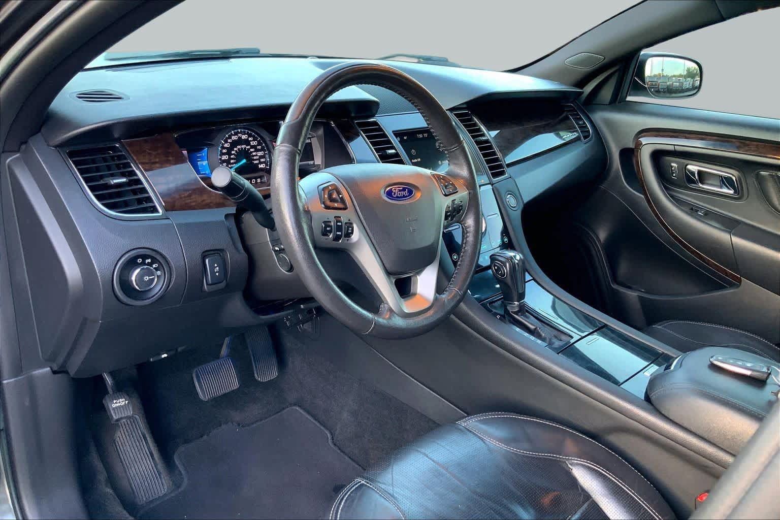 Used 2017 Ford Taurus Limited FWD image 16
