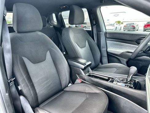 Used 2023 Jeep Compass Sport image 28