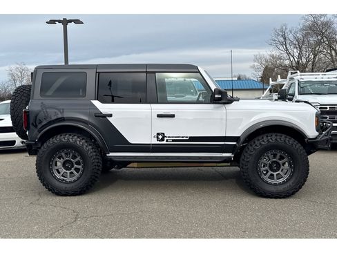 New 2024 Ford Bronco Badlands image 3