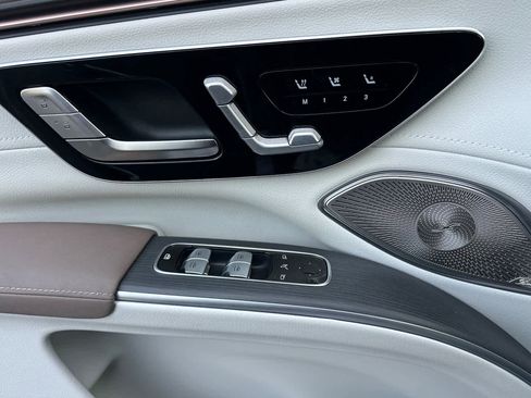 Used 2023 Mercedes-Benz EQS 580 4MATIC SUV image 10