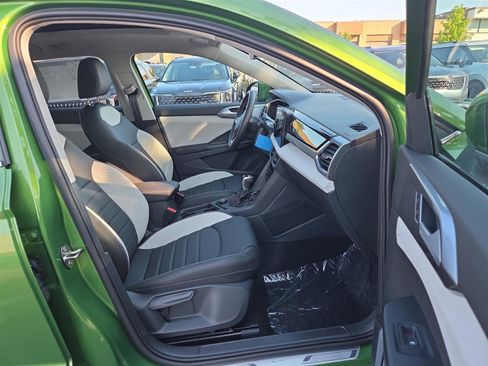 New 2025 Volkswagen Taos SEL image 36