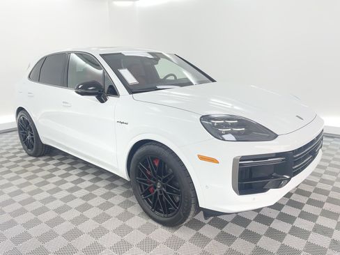 New 2026 Porsche Cayenne Turbo AWD/4WD image 30
