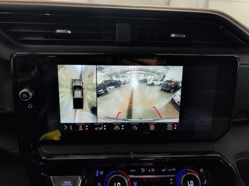 Used 2025 GMC Sierra 2500 AT4 w/ AT4 Premium Plus Package AWD/4WD image 14