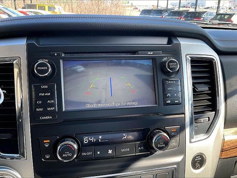 Used 2018 Nissan Titan SL image 14