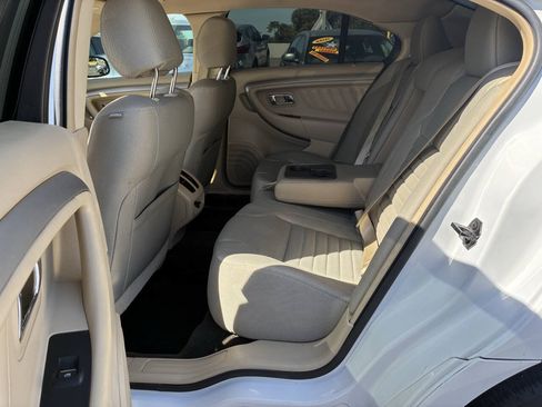 Used 2014 Ford Taurus SE FWD image 4