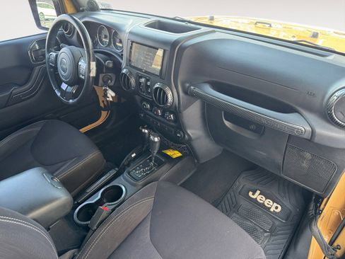 Used 2014 Jeep Wrangler Unlimited Sahara image 15