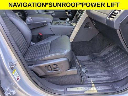 Used 2023 Land Rover Discovery S image 44