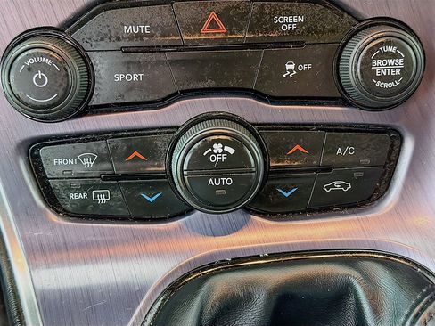 Used 2018 Dodge Challenger R/T w/ Blacktop Package image 28