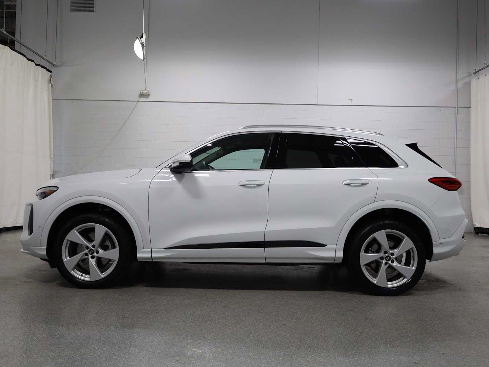 Certified 2025 Audi Q5 Premium w/ Premium Plus AWD/4WD image 2