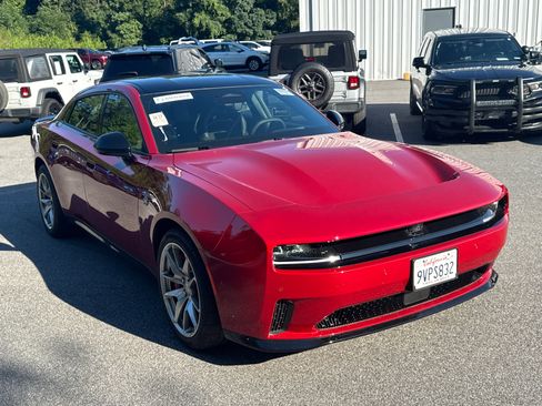 Used 2026 Dodge Charger Daytona Scat Pack w/ Track Package AWD/4WD image 3