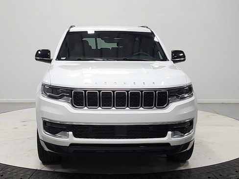 Used 2025 Jeep Wagoneer 2WD image 2