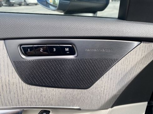 Used 2025 Volvo XC90 T8 Plus w/ Protection Package Premier image 14