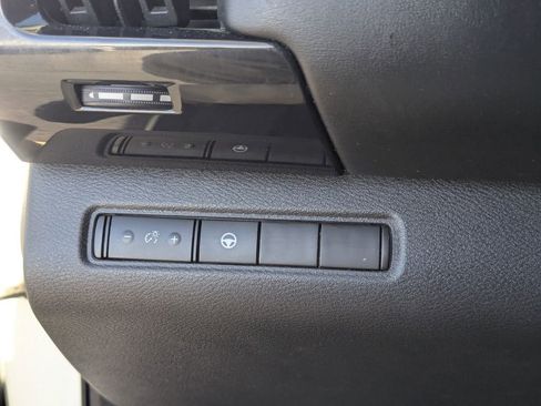 Used 2023 Nissan Pathfinder SV image 25