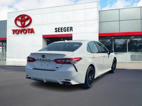 Used 2019 Toyota Camry SE w/ Convenience Package FWD image 3