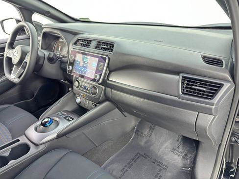 Used 2025 Nissan Leaf S image 13
