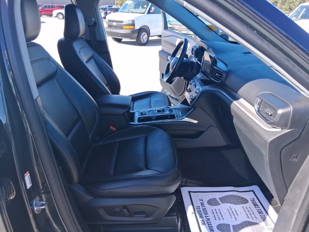 Used 2023 Ford Explorer XLT AWD/4WD image 22