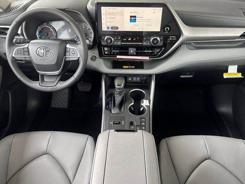New 2026 Toyota Highlander XLE image 4