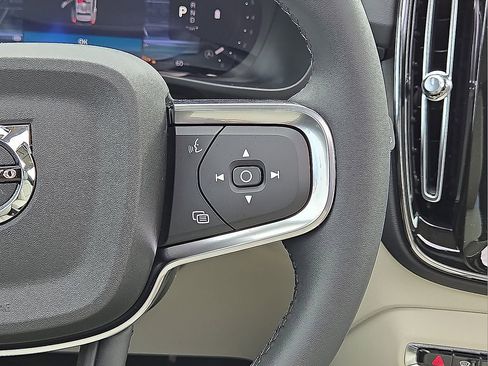 New 2026 Volvo XC40 B5 Plus w/ Protection Package Premier image 20