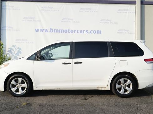 Used 2011 Toyota Sienna image 8