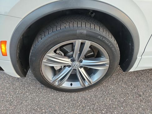 Used 2019 Volkswagen Tiguan SEL R-Line w/ 3rd Row Seat Package image 27