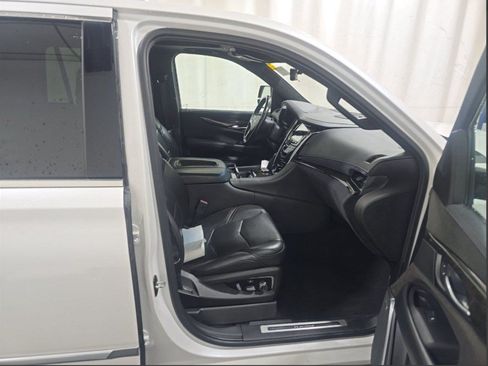 Used 2019 Cadillac Escalade Platinum AWD/4WD image 11