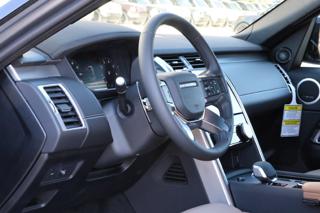 New 2026 Land Rover Discovery Dynamic SE AWD/4WD image 13