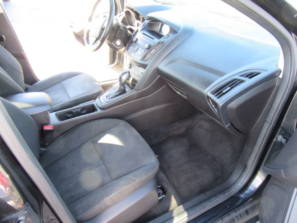 Used 2015 Ford Focus SE w/ SE Cold Weather Package FWD image 13