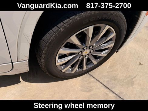 Used 2023 Chevrolet Traverse Premier image 11