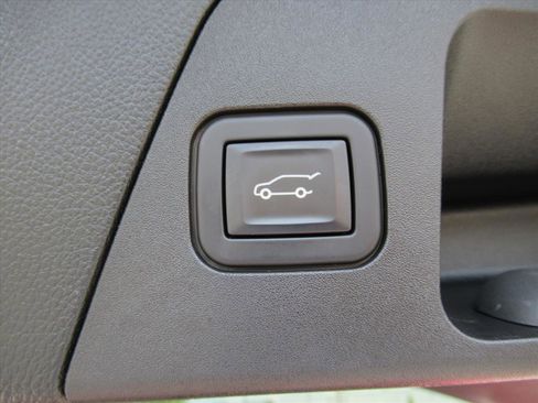 Used 2020 Buick Envision Premium w/ Driver Confidence Package image 34