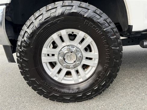 Used 2017 Ford F250 XLT w/ Camper Package AWD/4WD image 9