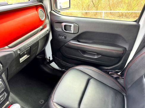 Used 2018 Jeep Wrangler Unlimited Rubicon image 31