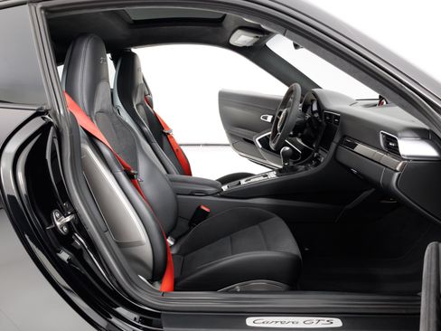 Used 2017 Porsche 911 Carrera GTS RWD image 31