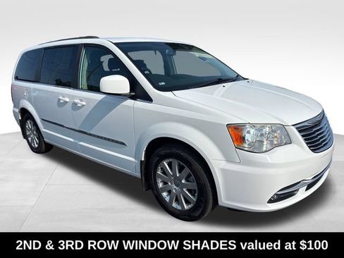 Used 2015 Chrysler Town & Country Touring FWD image 1