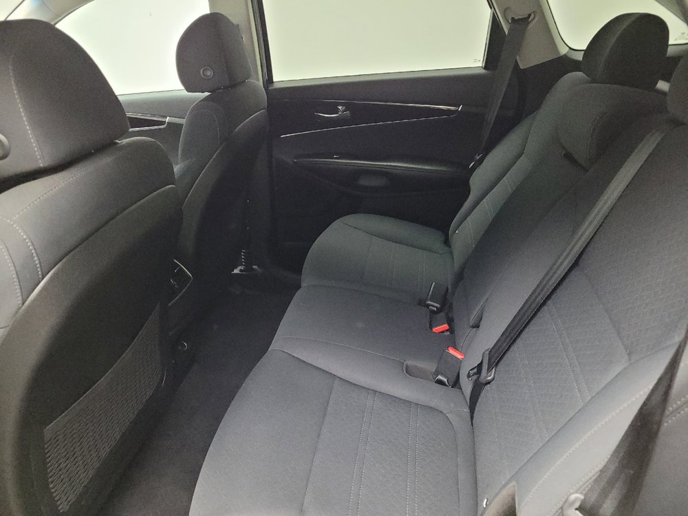 Used 2018 Kia Sorento FWD image 18