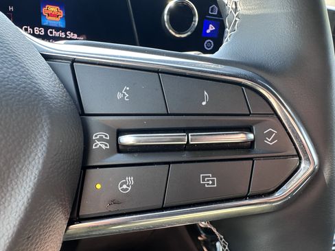 Used 2025 Chevrolet Traverse LT image 18