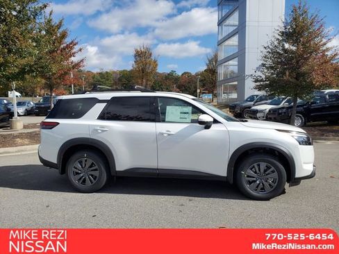 New 2025 Nissan Pathfinder SV image 2