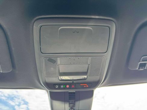 Used 2024 Chevrolet Traverse LT AWD/4WD image 32
