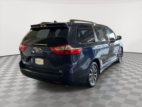 Used 2018 Toyota Sienna XLE image 5