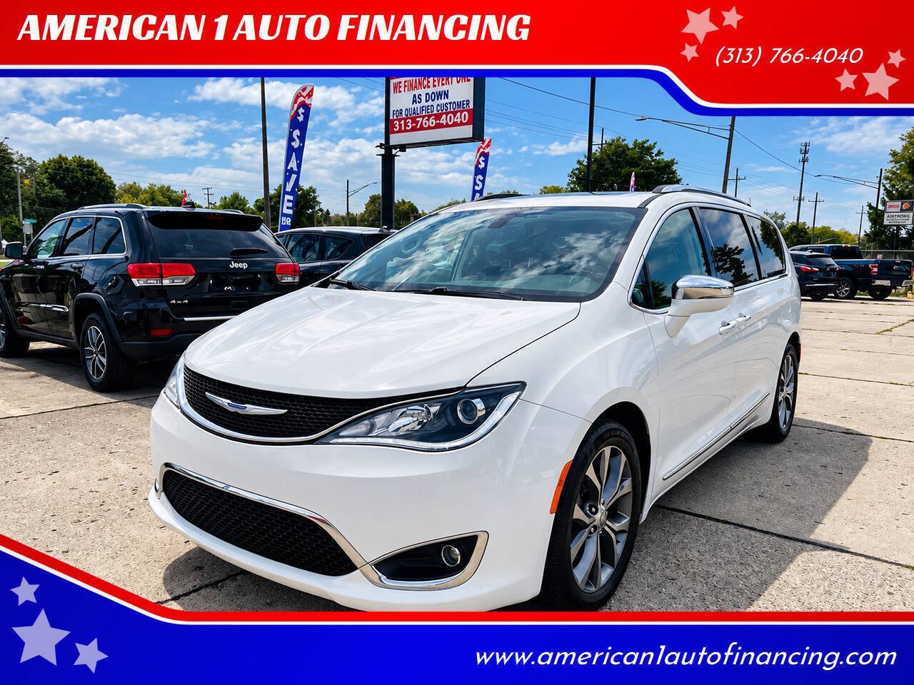 Used 2018 Chrysler Pacifica Limited w/ Tire & Wheel Group FWD image 1