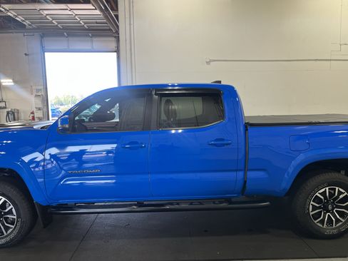 Used 2021 Toyota Tacoma TRD Sport AWD/4WD image 11
